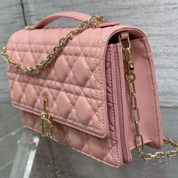 Meet your Posher, Denizeee - Picture 2 of 2